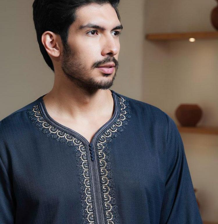 Thobes. Kurtas. Pathanis.